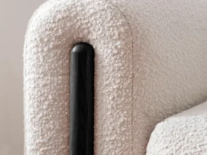 Canapea minimalistă crem extensibilă cu ladă și brațe lemn negru arcadova