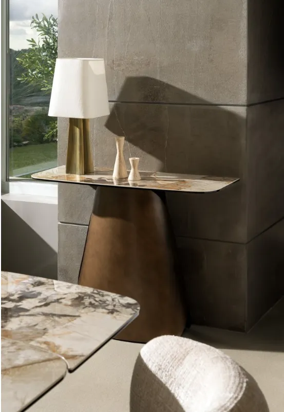 TRIPURA GOLD TABLE LAMP H61 (5) TRIPURA GOLD TABLE LAMP H61 (5)