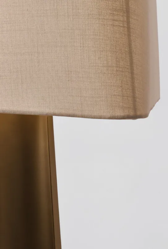TRIPURA GOLDWH FLOOR LAMP H151 (4) TRIPURA GOLDWH FLOOR LAMP H151 (4)